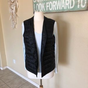 M UNIQLO Black puffy button vest